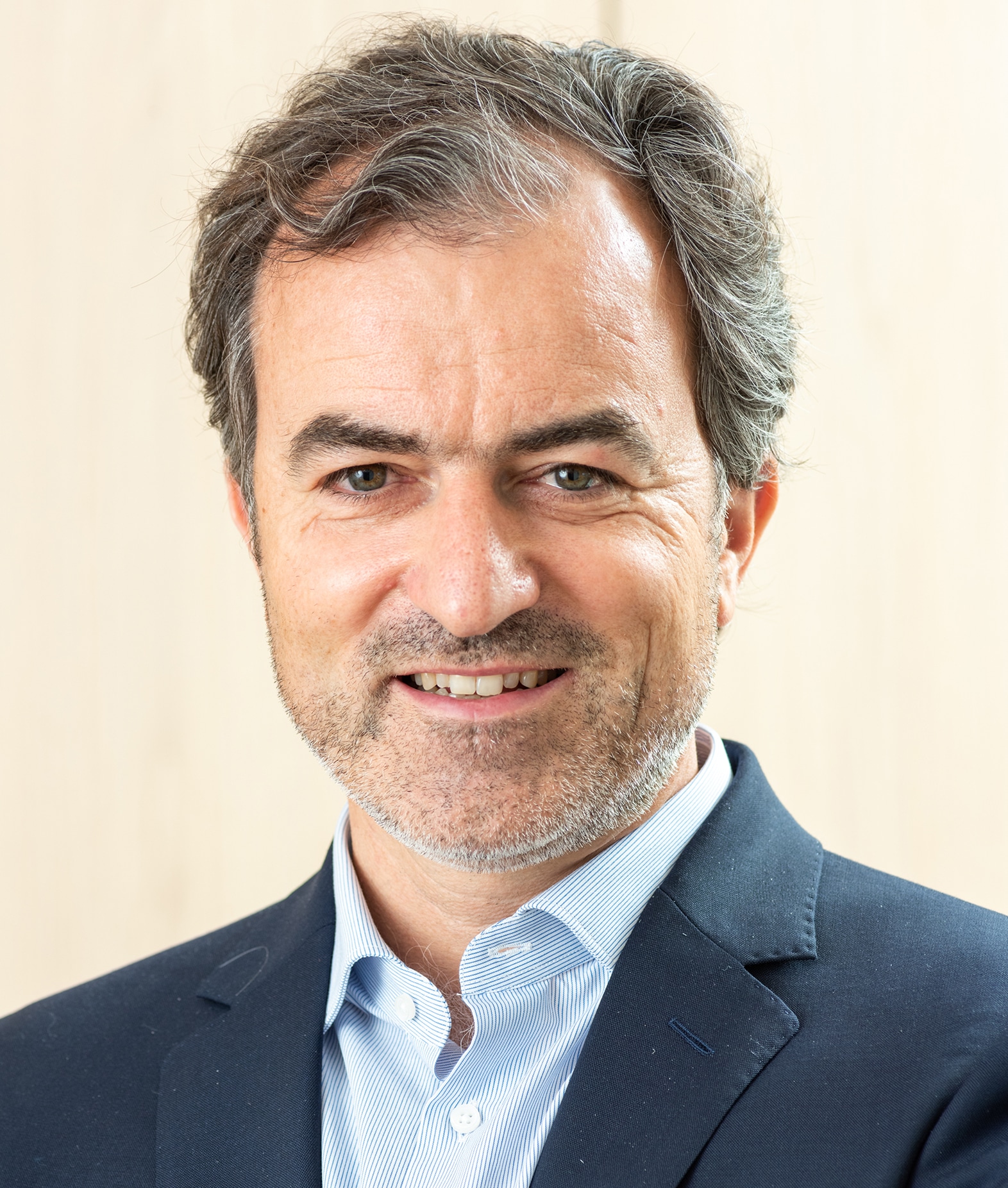 Dr Alexis Nogier: Hip replacement surgeon | Inside the Hip | Paris